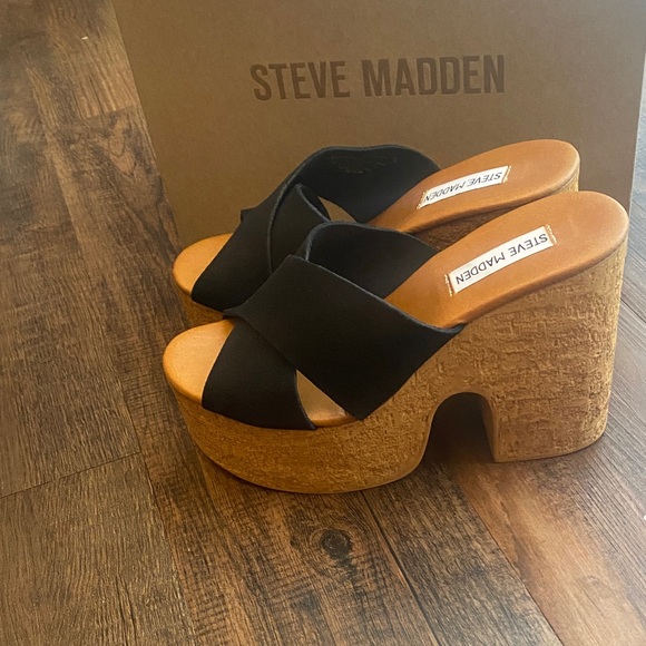 Steve Madden Black Suede Platform Sandals - Picture 5 of 10